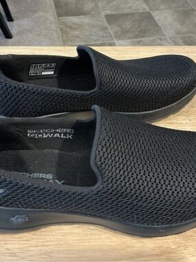Skechers GO Walk Black Unisex Goga Max Slip on Shoes Machine Wash Size 7 NWTs